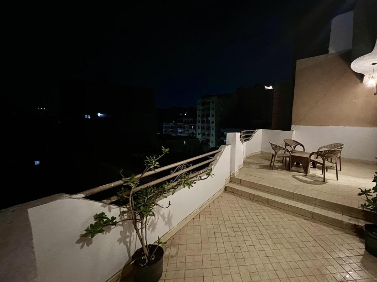 Near The Pyramids Inn Nazlet el-Sisi Экстерьер фото